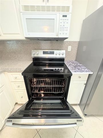 9660 Sunrise Lakes Blvd 202, Sunrise, FL 33322