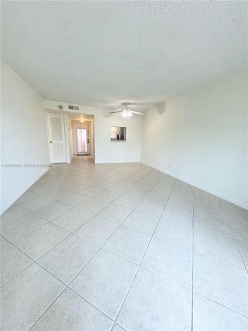 9660 Sunrise Lakes Blvd 202, Sunrise, FL 33322