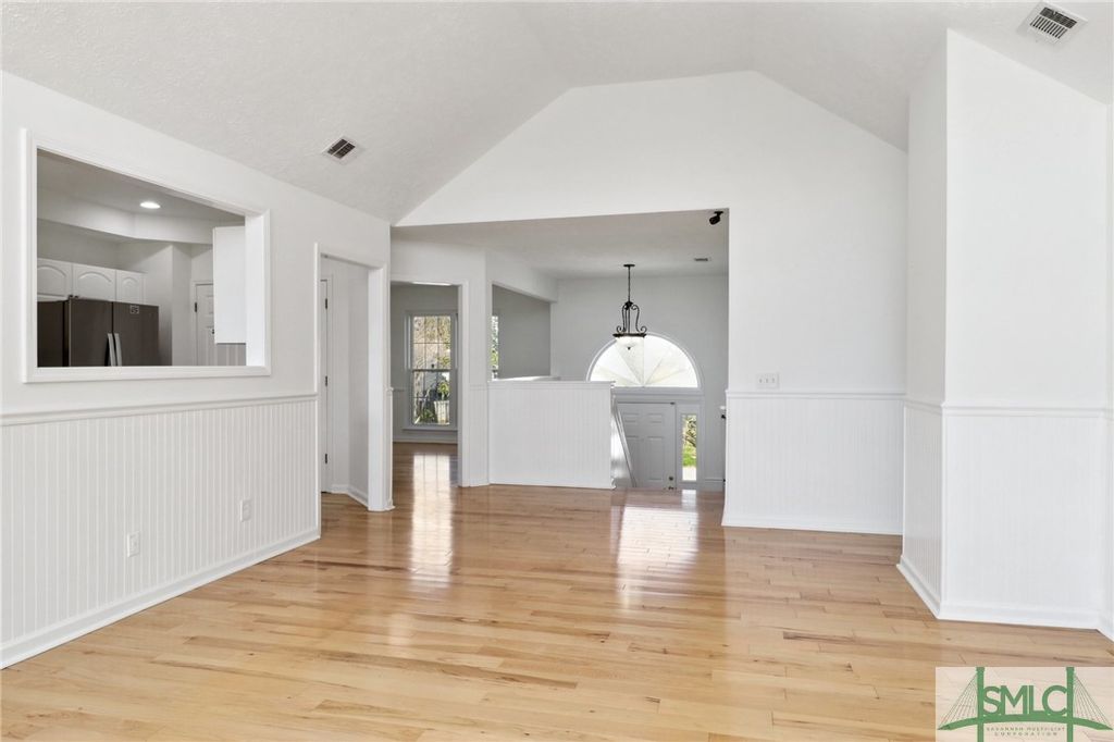 Image 4 of property listing at 141 Runner Road, Savannah, GA 31410