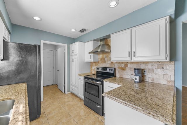 2127 Holt Road, Arlington, TX 76006