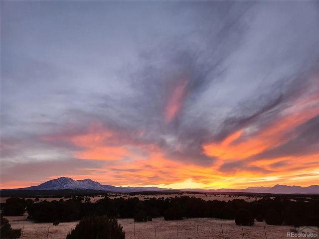 517 Trailsend Rd, Walsenburg, CO 81089