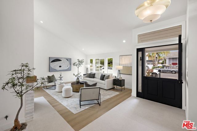 18362 Oxboro Lane, Huntington Beach, CA 92648