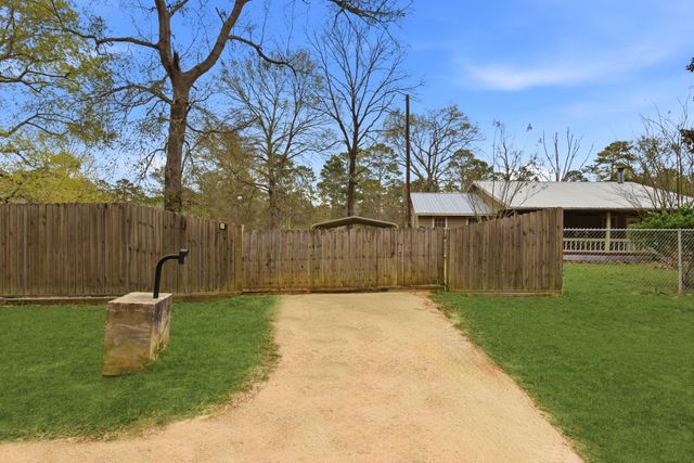 402 Anderson Road, Livingston, TX 77351