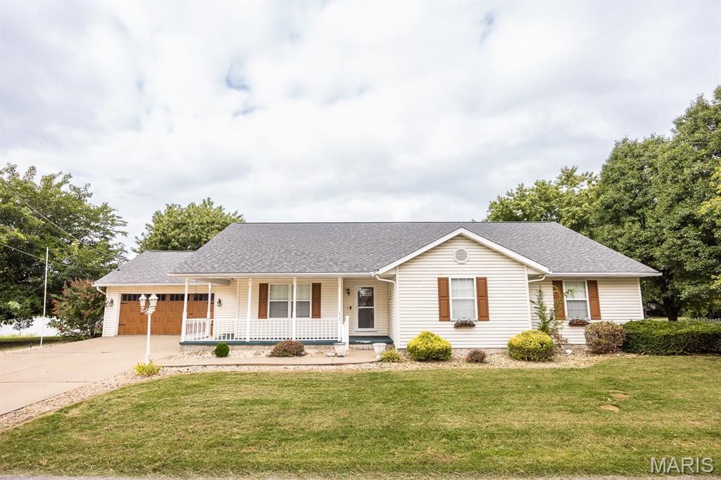 4121 Bruene Avenue, Pontoon Beach, IL 62040