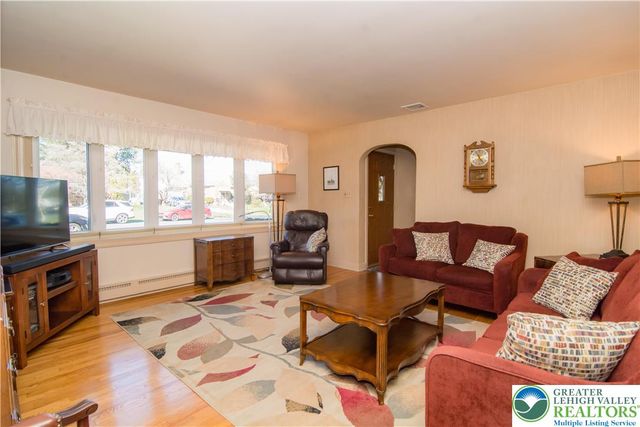 3316 Edinburgh Road, Allentown City, PA 18104