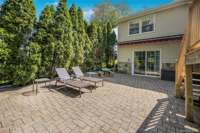32 Chaucer Street, Hartsdale, NY 10530