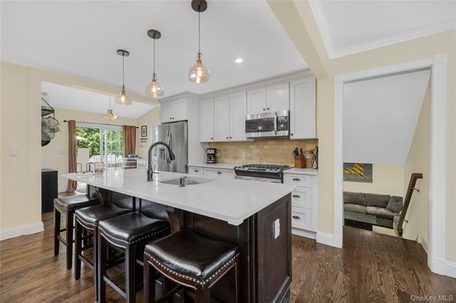32 Chaucer Street, Hartsdale, NY 10530