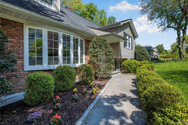 32 Chaucer Street, Hartsdale, NY 10530