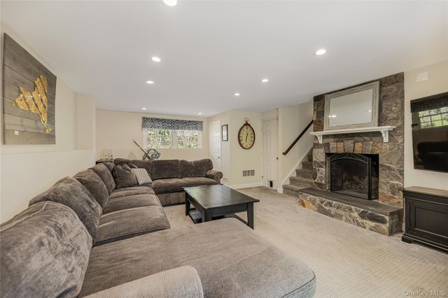32 Chaucer Street, Hartsdale, NY 10530