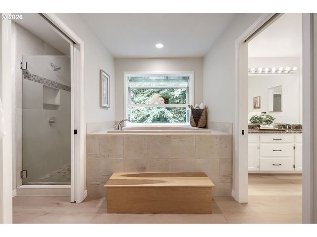 10708 Sw 11TH Dr, Portland, OR 97219