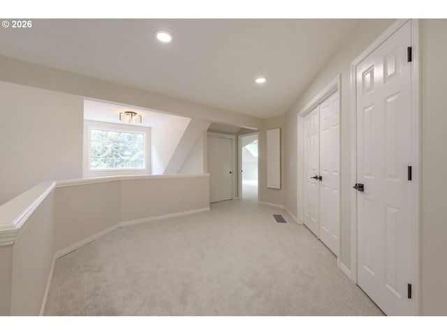 10708 Sw 11TH Dr, Portland, OR 97219