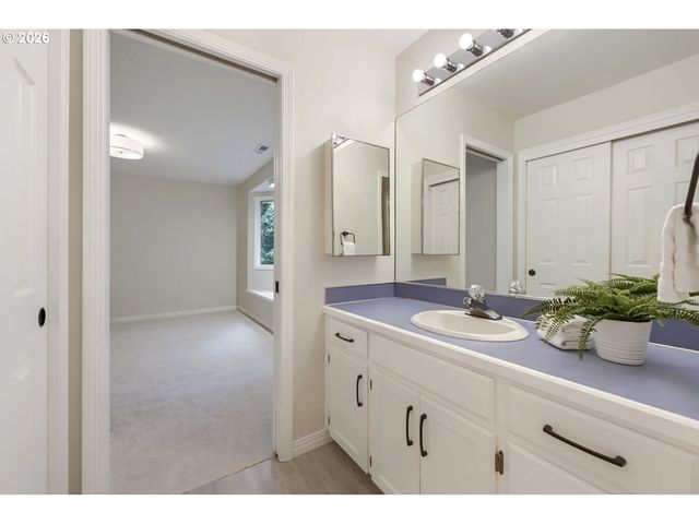 10708 Sw 11TH Dr, Portland, OR 97219