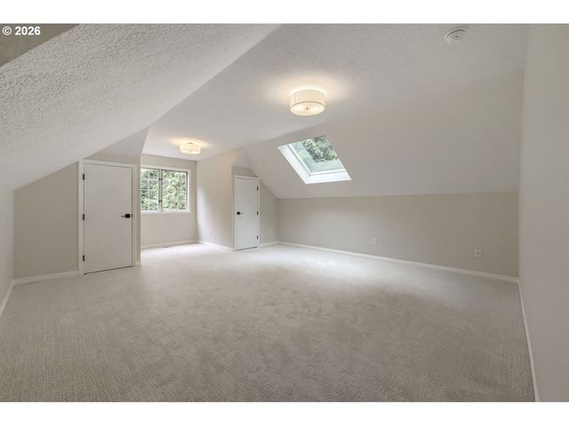 10708 Sw 11TH Dr, Portland, OR 97219
