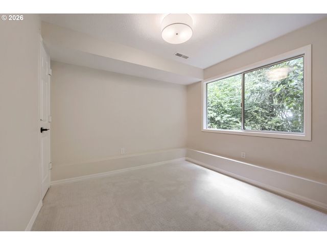 10708 Sw 11TH Dr, Portland, OR 97219