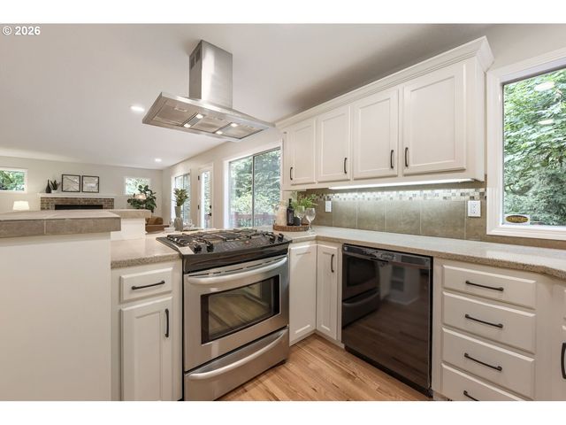 10708 Sw 11TH Dr, Portland, OR 97219