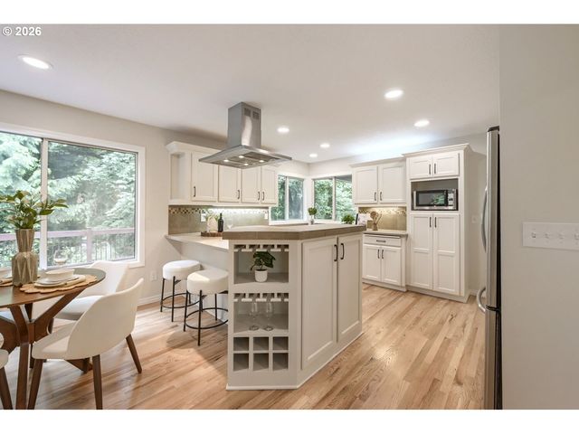 10708 Sw 11TH Dr, Portland, OR 97219