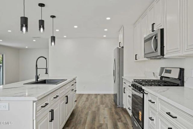 113 Camino Valverde 113, Camarillo, CA 93012