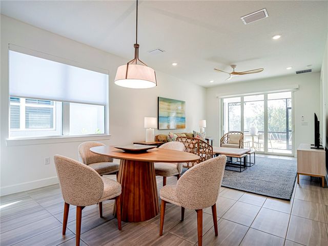 1447 Harper Way, Vero Beach, FL 32960