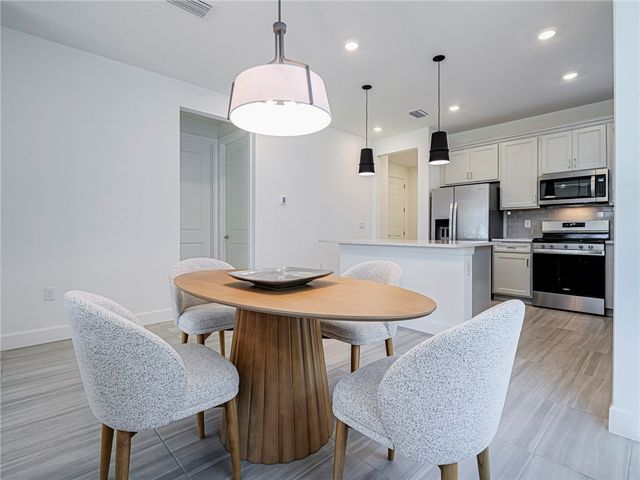 1447 Harper Way, Vero Beach, FL 32960