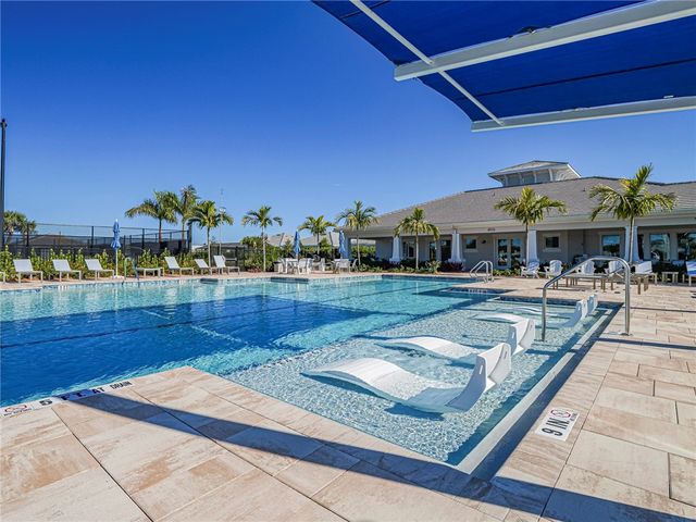 1447 Harper Way, Vero Beach, FL 32960