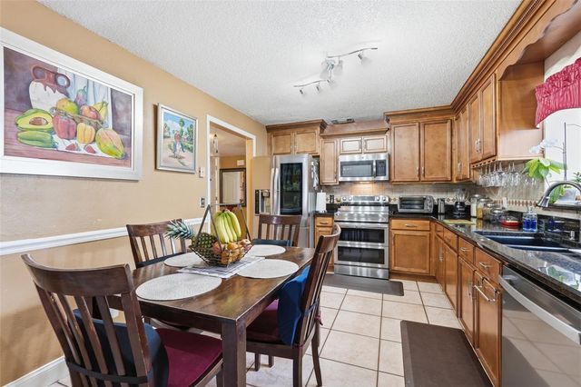 2207 WHISPERING MAPLE DRIVE, Orlando, FL 32837