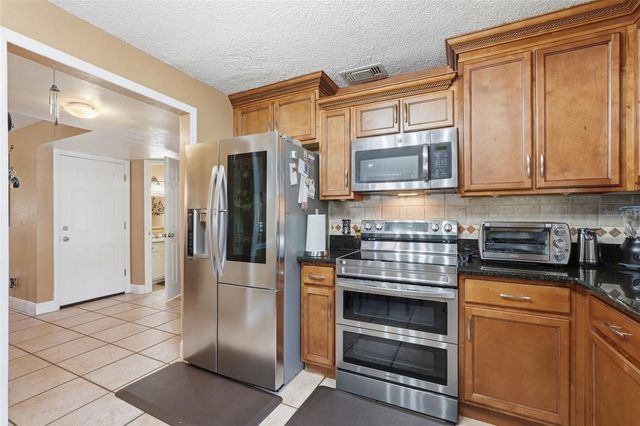 2207 WHISPERING MAPLE DRIVE, Orlando, FL 32837