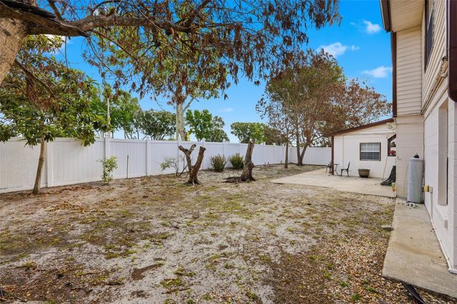 2207 WHISPERING MAPLE DRIVE, Orlando, FL 32837