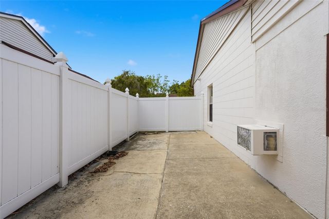 2207 WHISPERING MAPLE DRIVE, Orlando, FL 32837