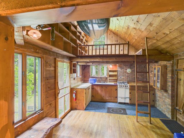 699 Kinsman Road, Grafton, NH 03240