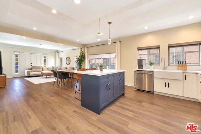 1404 S Van Ness Avenue, Los Angeles, CA 90019