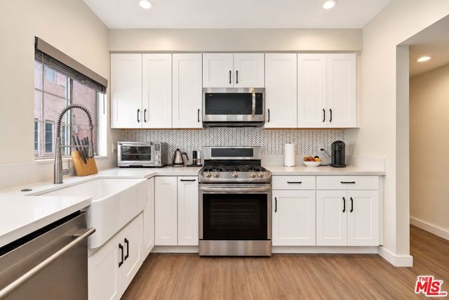 1404 S Van Ness Avenue, Los Angeles, CA 90019