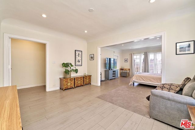 1404 S Van Ness Avenue, Los Angeles, CA 90019