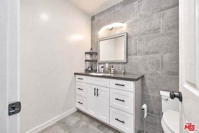 1404 S Van Ness Avenue, Los Angeles, CA 90019