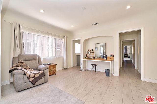 1404 S Van Ness Avenue, Los Angeles, CA 90019