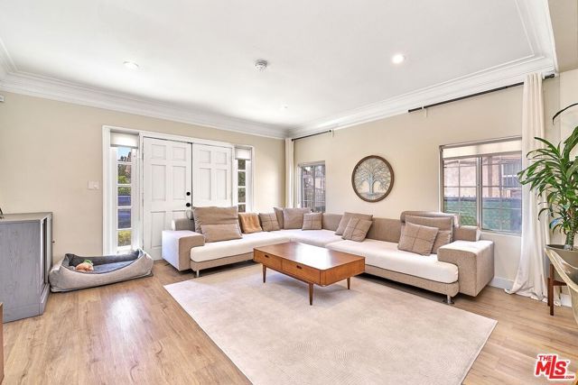 1404 S Van Ness Avenue, Los Angeles, CA 90019