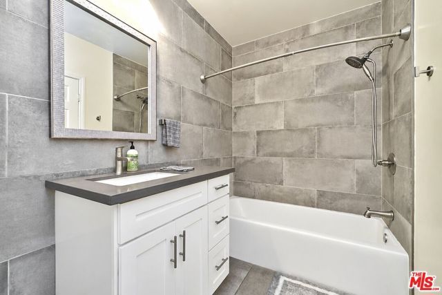 1404 S Van Ness Avenue, Los Angeles, CA 90019
