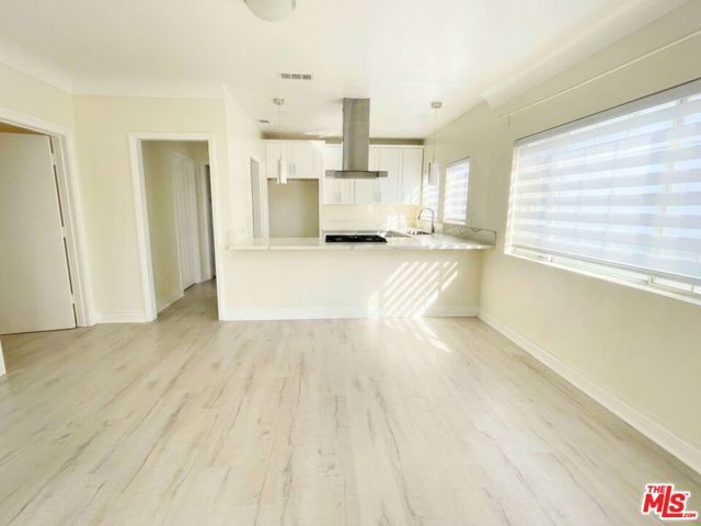 1404 S Van Ness Avenue, Los Angeles, CA 90019