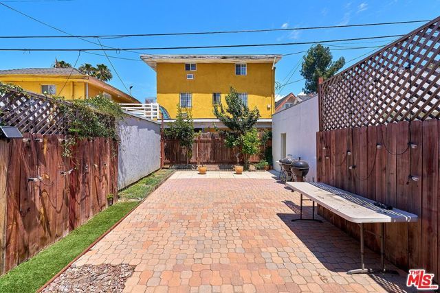 1404 S Van Ness Avenue, Los Angeles, CA 90019