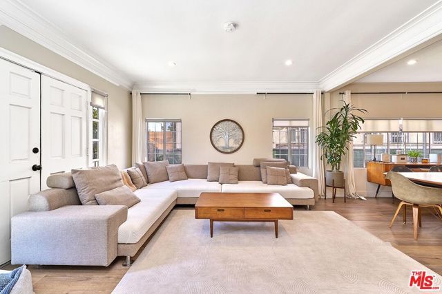1404 S Van Ness Avenue, Los Angeles, CA 90019