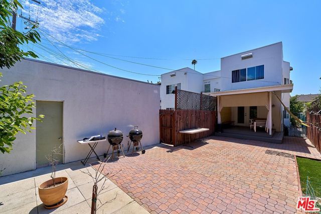 1404 S Van Ness Avenue, Los Angeles, CA 90019
