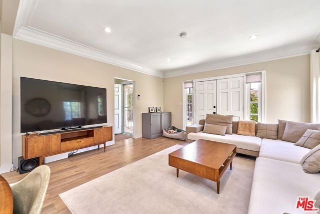 1404 S Van Ness Avenue, Los Angeles, CA 90019