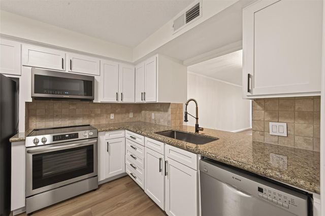 6547 Bayou Glen Road, Houston, TX 77057