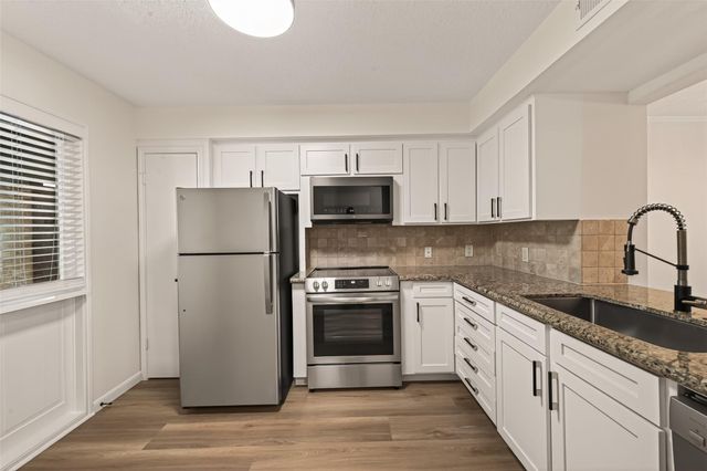 6547 Bayou Glen Road, Houston, TX 77057