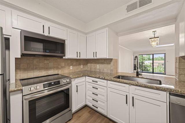 6547 Bayou Glen Road, Houston, TX 77057