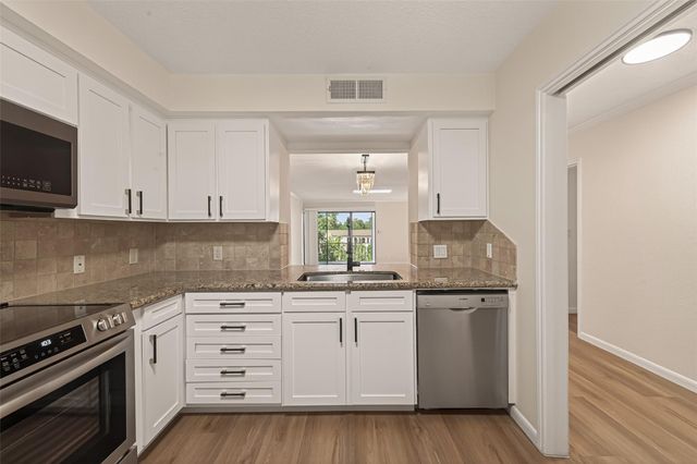 6547 Bayou Glen Road, Houston, TX 77057