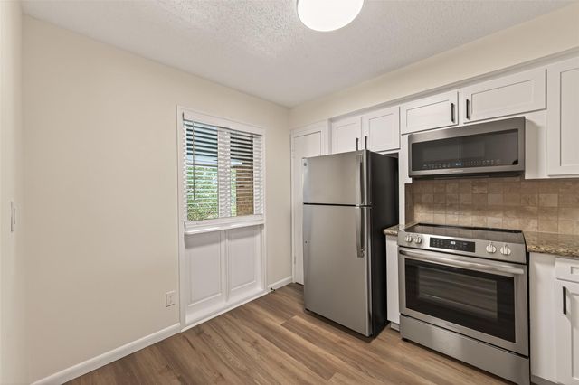 6547 Bayou Glen Road, Houston, TX 77057