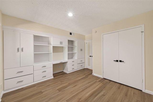 6547 Bayou Glen Road, Houston, TX 77057