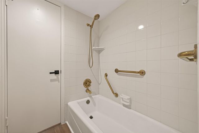 6547 Bayou Glen Road, Houston, TX 77057