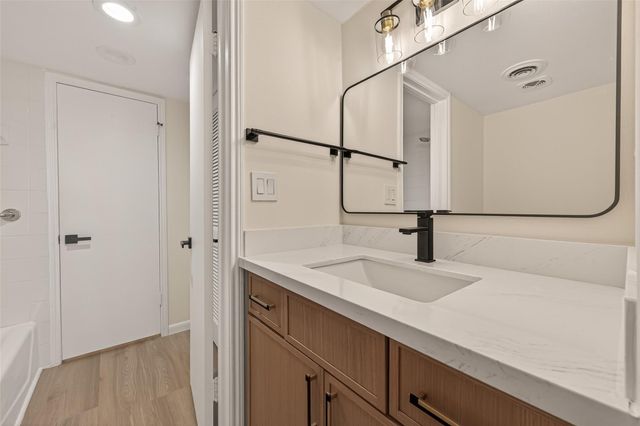 6547 Bayou Glen Road, Houston, TX 77057