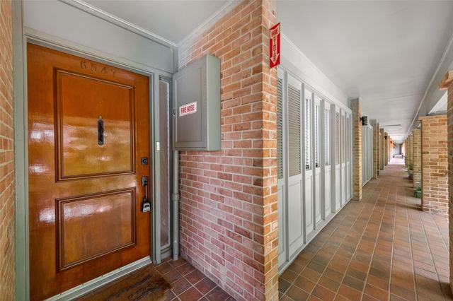 6547 Bayou Glen Road, Houston, TX 77057